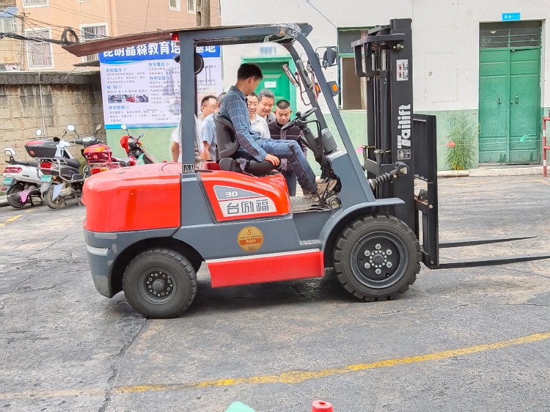 昆明学叉车焊工培训考叉车证焊工证叉车焊工培训学校