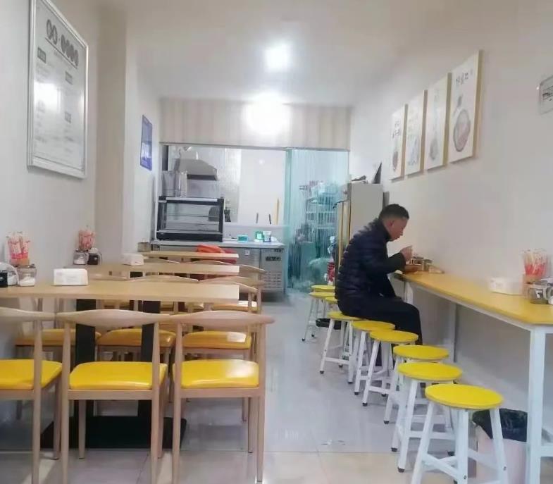 安宁金色时代广场附近一旺铺对外分租