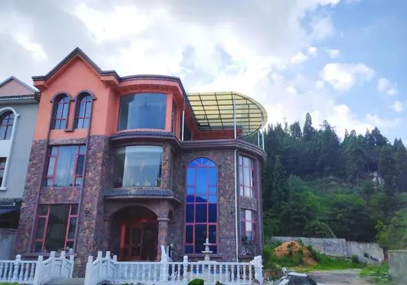 # 房东直租｜西山区团结镇4亩场地+豪华别墅